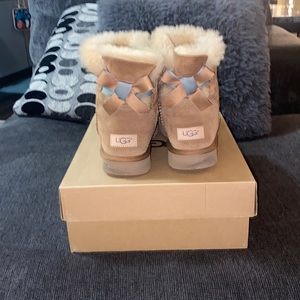 Women Uggs, Size 10, Tan